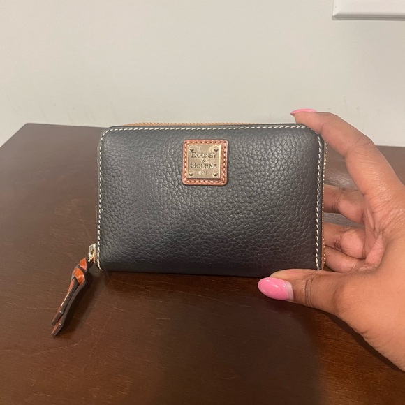❤️ Authentic Dooney and Bourke Pebble Grain Medium Zip Around Wallet ❤️ - Picture 3 of 7